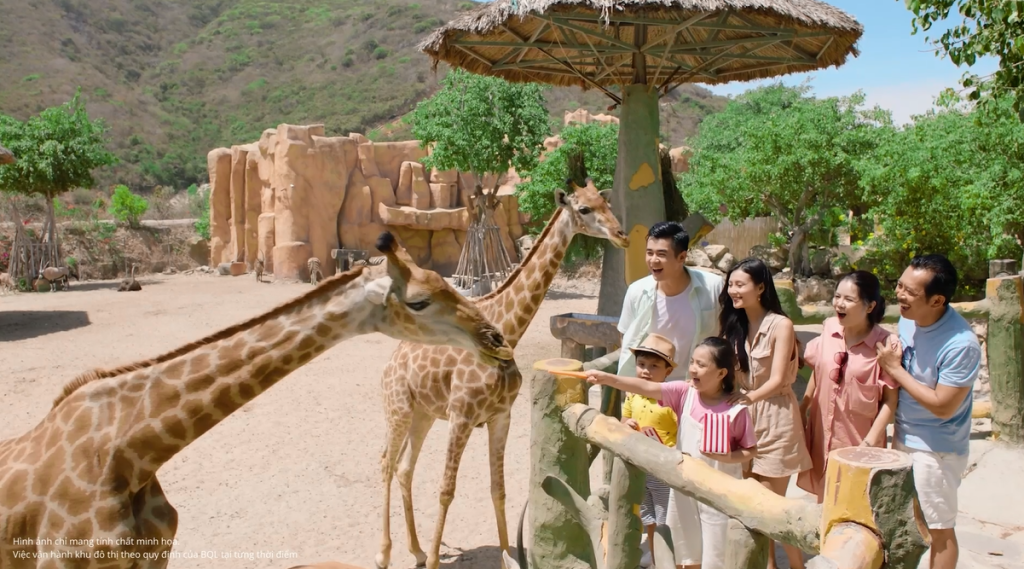 VinWonders Royal Park với safari thú độc đáo, khu Kid Zoo trẻ em