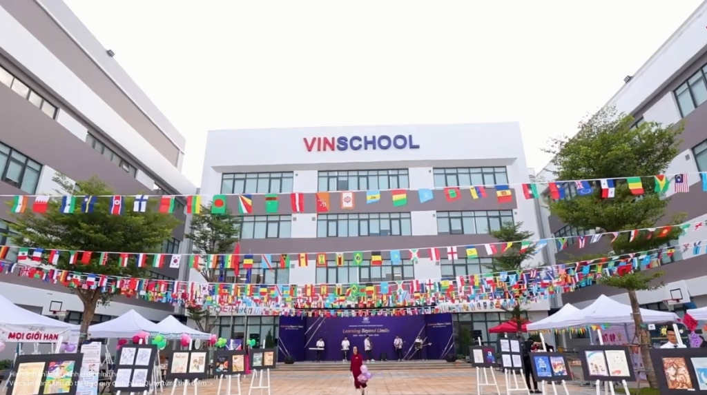 Vinschool là trường học liên cấp đầu tiên tại Việt Nam có chương trình giáo dục toàn diện riêng