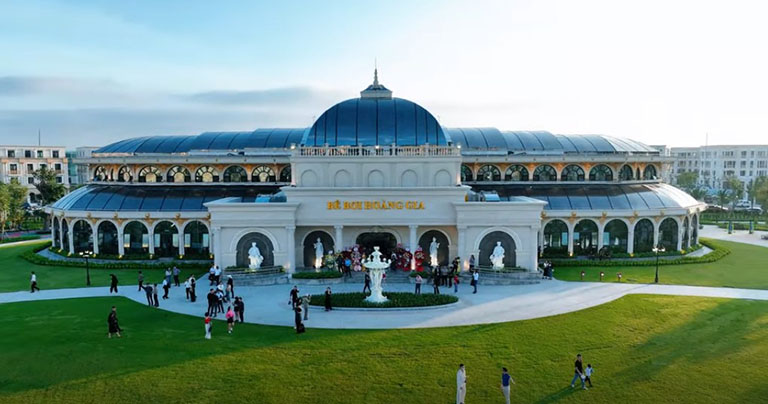 KHÁM PHÁ BỂ BƠI PHA LÊ: Bốn mùa tận hưởng mọi khoảnh khắc trong xanh 3 be boi pha le bon mua vinhomes royal island 3