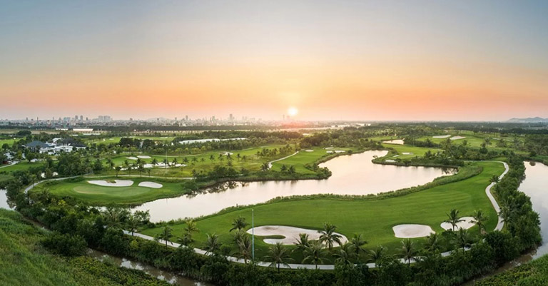 nha pho vuon huong san golf vinhomes royal island 1