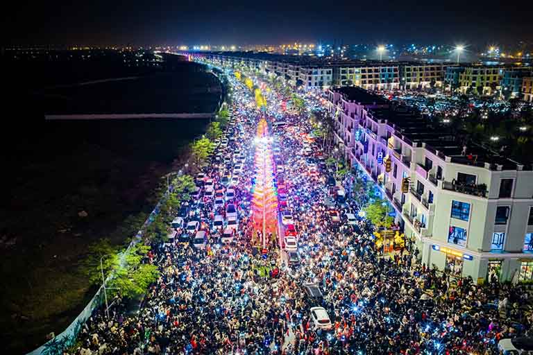 chuc mung nam moi vinhomes royal island 5