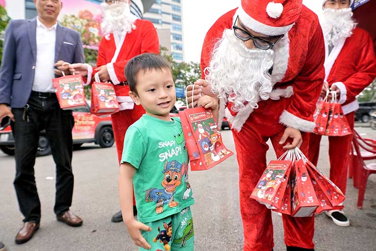 BẢN TIN VTV1- Mở rộng không gian đô thị, ngắm Phố đảo Hoàng Gia rực rỡ ngày cuối năm! 7 vtv1 mo rong khong gian do thi hai phong 14