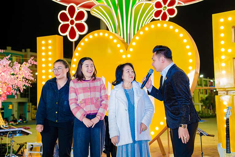 Sắc Hoa và Giai Điệu | Hành trình tôn vinh Phái Đẹp tại Vinhomes Royal Island 39 vinhomes royal island su kien thang 3 11