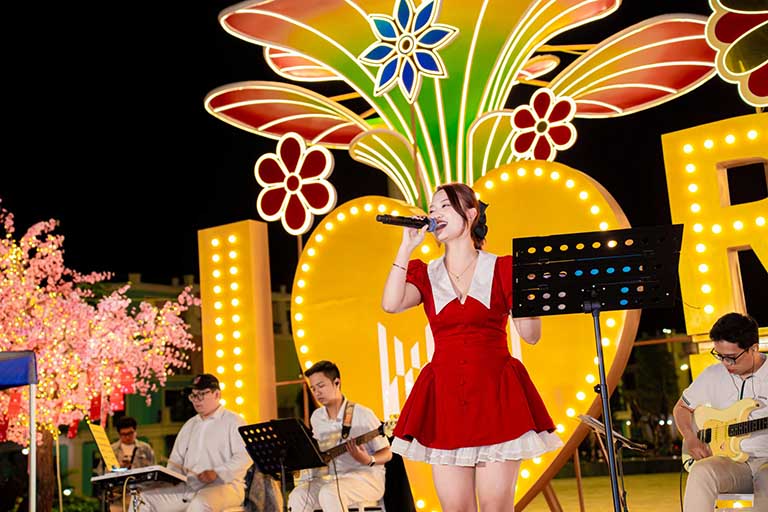 Sắc Hoa và Giai Điệu | Hành trình tôn vinh Phái Đẹp tại Vinhomes Royal Island 9 vinhomes royal island su kien thang 3 9